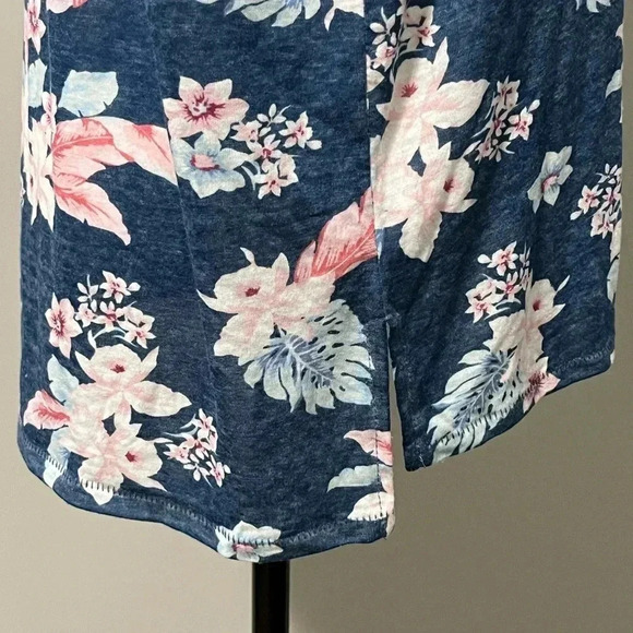 Lucky Brand Classic V Neck Floral Pattern T  Shirt - Picture 6 of 12